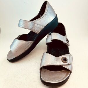 Ziera Metallic Pewter Silver Adjustable Low Wedge Sandals 39 8.5 XW EXTRA WIDE